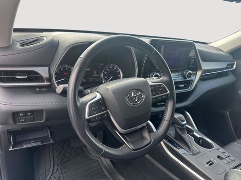 Used 2023 Toyota Highlander XLE FWD image 50