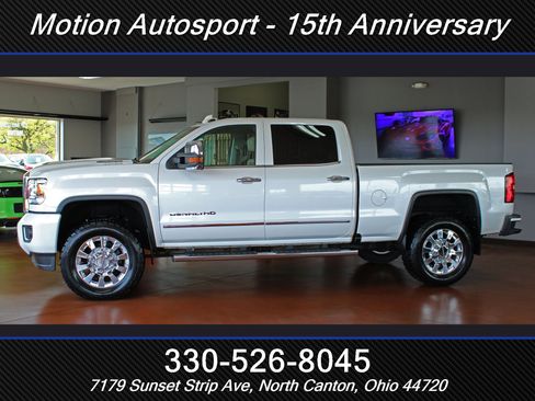Used 2019 GMC Sierra 2500 Denali w/ Duramax Plus Package AWD/4WD image 7
