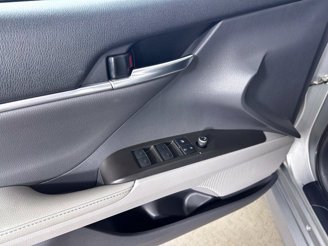 Used 2021 Toyota Camry XLE FWD image 9