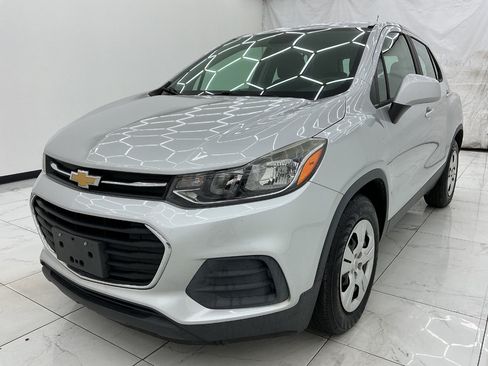 Used 2018 Chevrolet Trax LS FWD image 1