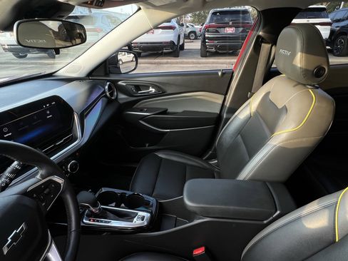 Used 2024 Chevrolet Trax ACTIV w/ Sunroof Package image 23