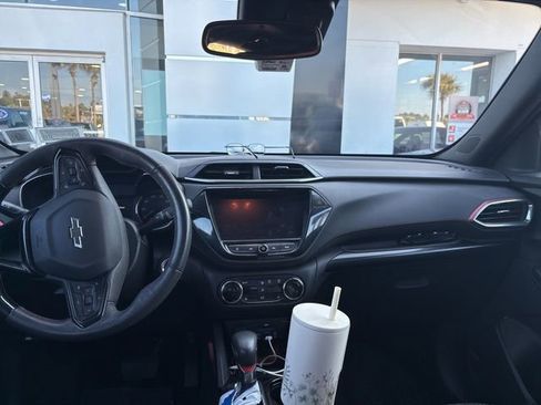 Used 2023 Chevrolet TrailBlazer RS w/ Sun and Liftgate Package image 9