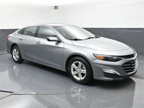 Used 2024 Chevrolet Malibu LT image 2