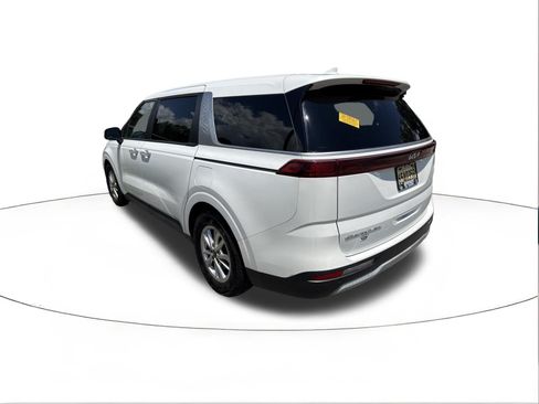 Used 2022 Kia Carnival LX FWD image 3