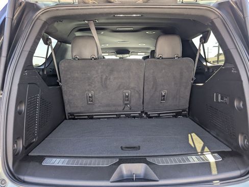 Used 2023 Chevrolet Suburban Premier image 27