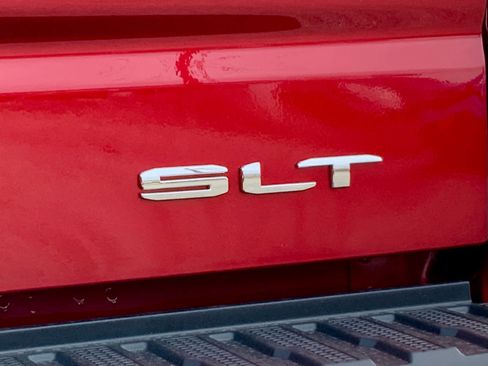 New 2026 GMC Sierra 1500 SLT image 24