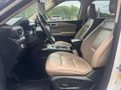 Used 2021 Ford Explorer XLT w/ Equipment Group 202A AWD/4WD image 9