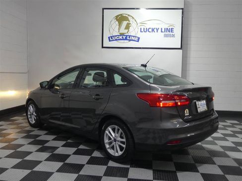 Used 2018 Ford Focus SE FWD image 11