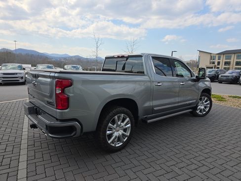 Used 2024 Chevrolet Silverado 1500 High Country w/ High Country Premium Package image 5