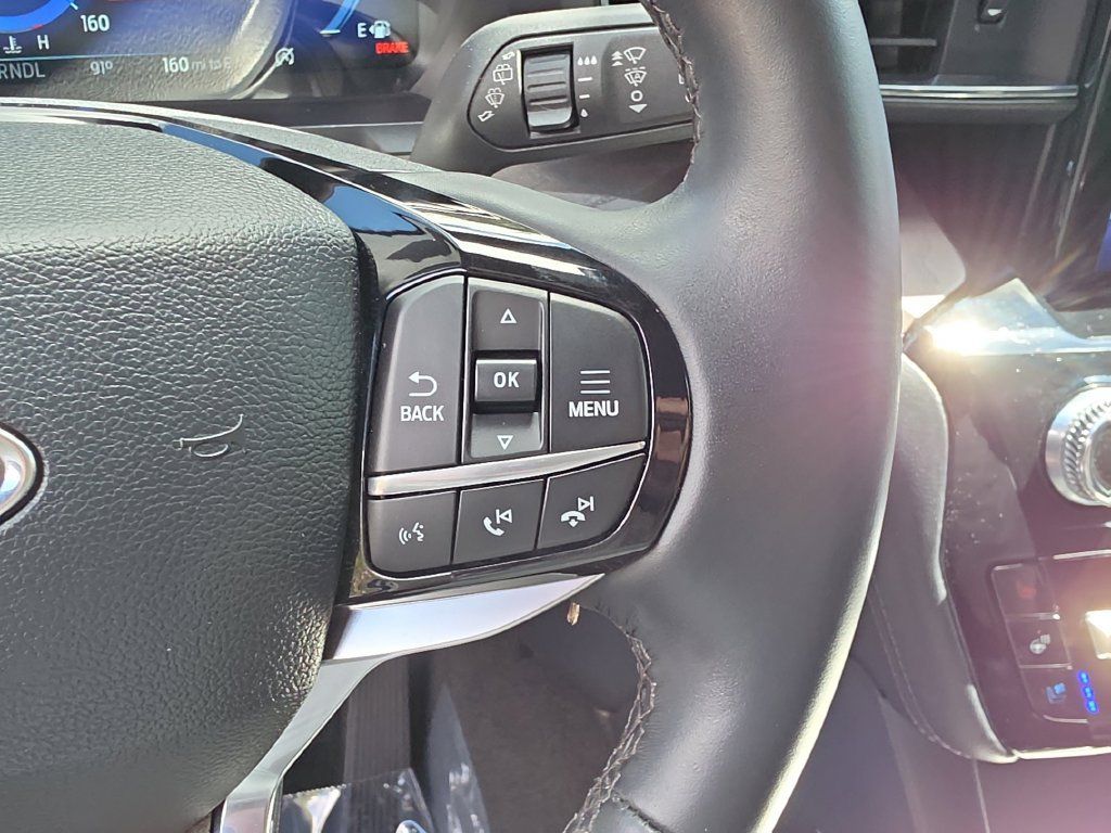 Certified 2023 Ford Explorer Platinum w/ Technology Package AWD/4WD image 33