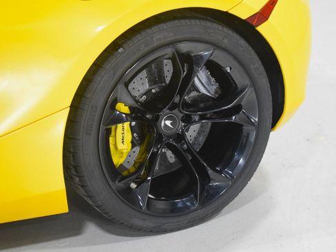 Used 2020 McLaren 720S Performance RWD image 8