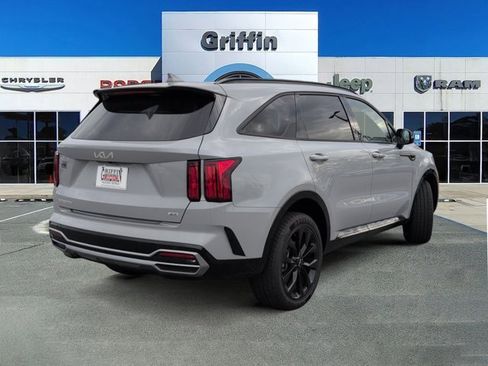 Used 2023 Kia Sorento SX image 4