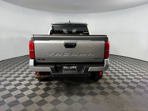 Used 2025 Toyota Tacoma TRD Off-Road AWD/4WD image 8