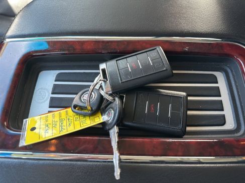 Used 2013 Cadillac Escalade Luxury image 24