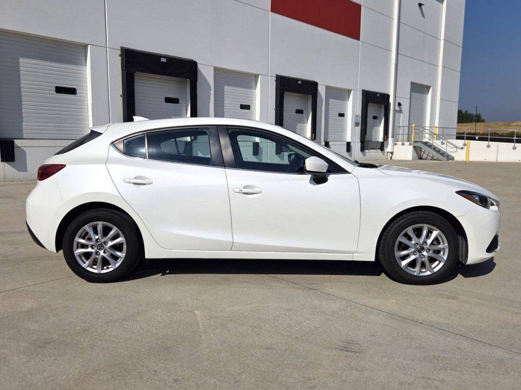 Used 2016 MAZDA MAZDA3 i Grand Touring FWD image 4