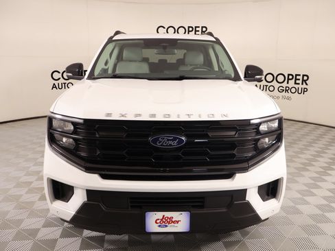 Used 2025 Ford Expedition Active AWD/4WD image 10