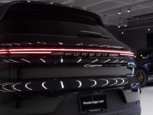 Certified 2026 Porsche Cayenne AWD/4WD image 31