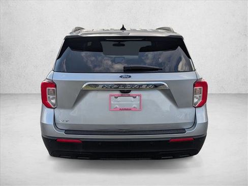 Used 2023 Ford Explorer XLT image 6