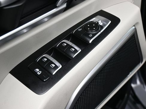 Used 2025 Kia Telluride S FWD image 14