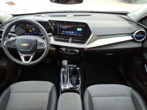 Used 2024 Chevrolet Trax LT w/ Driver Confidence Package FWD image 14