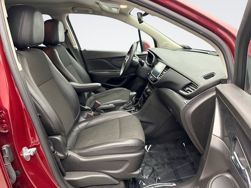 Used 2021 Buick Encore Preferred FWD image 17