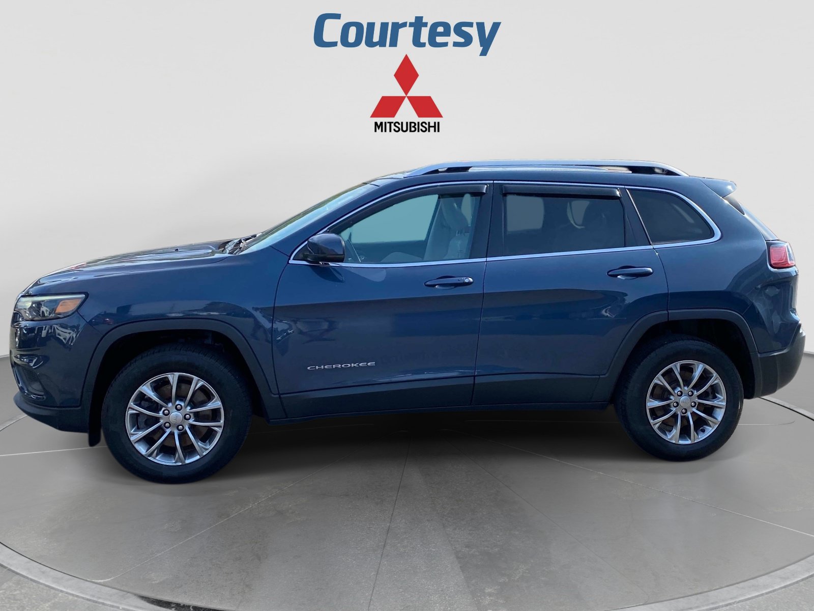 Used 2020 Jeep Cherokee Latitude Plus w/ Comfort/Convenience Group AWD/4WD image 2