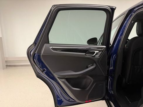Certified 2026 Porsche Macan AWD/4WD image 36