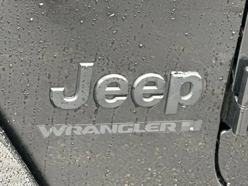 Used 2026 Jeep Wrangler Unlimited Sahara AWD/4WD image 11