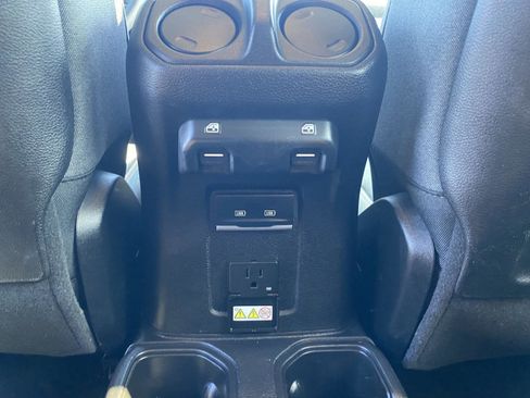 Used 2025 Jeep Wrangler Unlimited Rubicon w/ Convenience Group AWD/4WD image 29