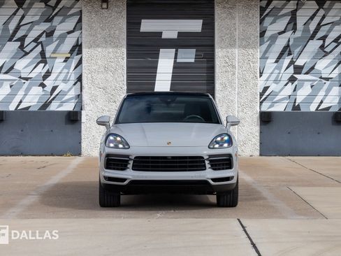 Used 2021 Porsche Cayenne S image 3