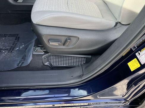 Used 2025 Toyota Sienna LE image 14