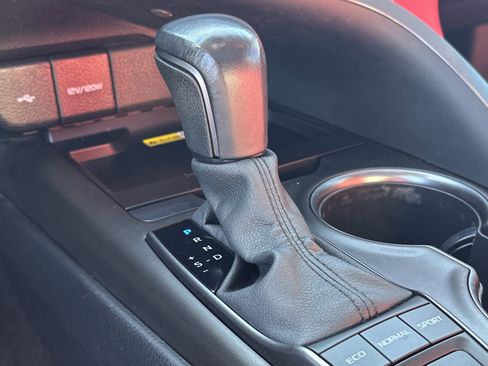 Used 2022 Toyota Camry XSE image 31