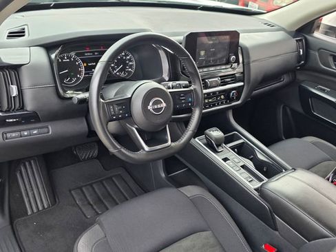 Used 2025 Nissan Pathfinder SV FWD image 23