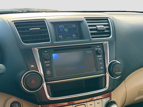 Used 2013 Toyota Highlander Limited AWD/4WD image 9