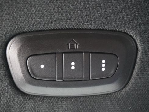 Used 2023 RAM 1500 Laramie AWD/4WD image 23