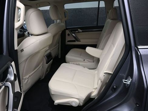 Used 2023 Lexus GX 460 Luxury w/ Sport Design Package AWD/4WD image 32
