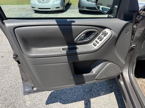 Used 2006 MAZDA Tribute s w/ Package 2 FWD image 11