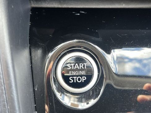 Used 2025 Nissan Versa SV image 16