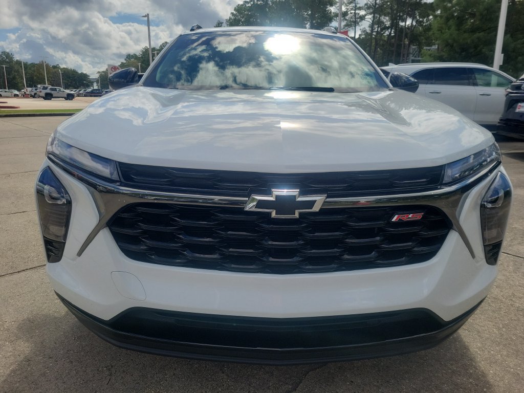 Used 2025 Chevrolet Trax RS w/ Sunroof Package FWD image 4