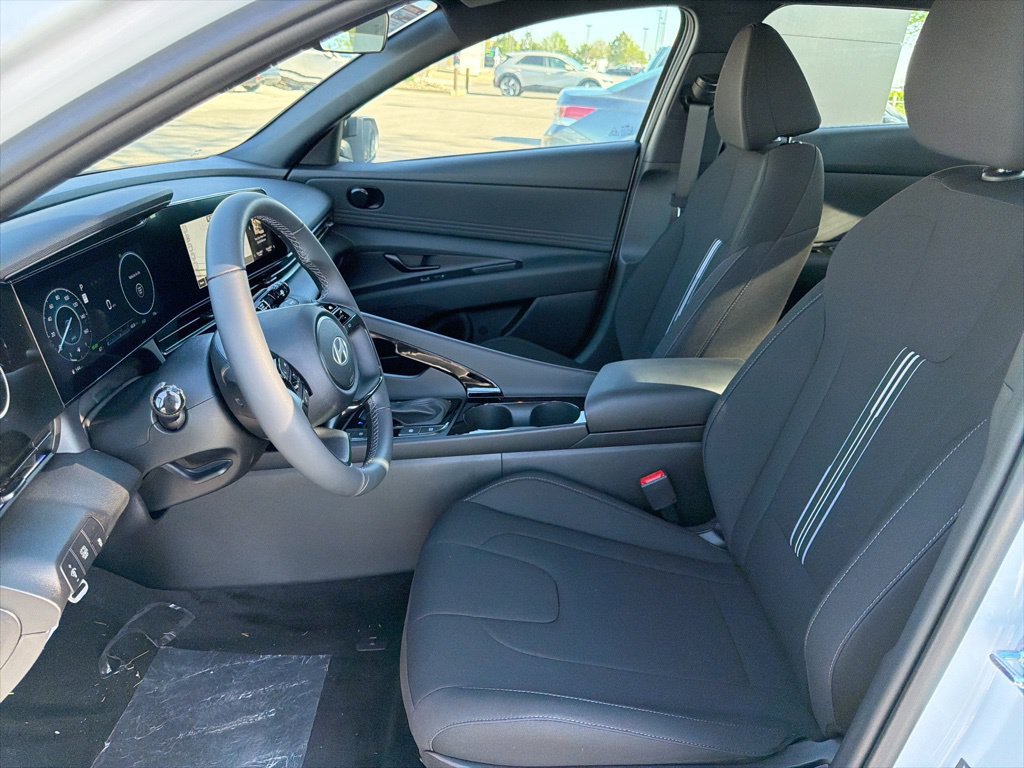 New 2025 Hyundai Elantra SEL FWD image 15