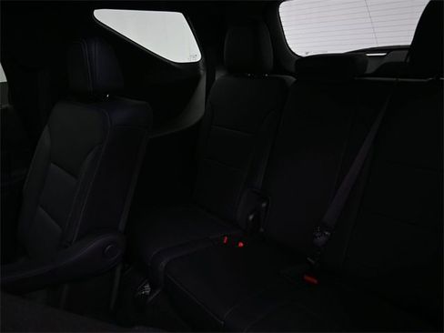 Used 2025 Chevrolet Traverse LT image 20