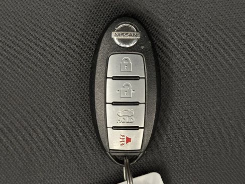 Used 2021 Nissan Versa SV image 17