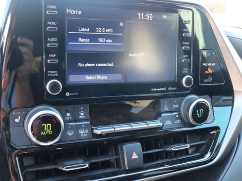 Used 2022 Toyota Highlander XLE image 15