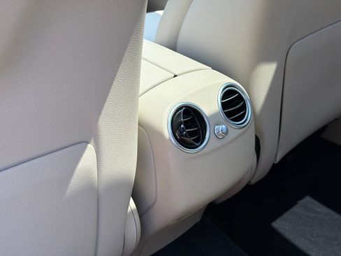 Used 2019 Mercedes-Benz GLC 300 4MATIC image 18