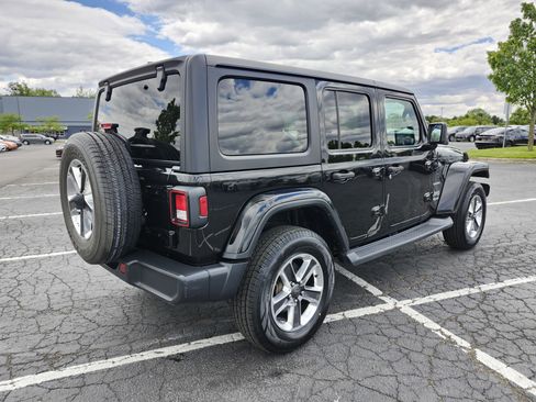 Used 2018 Jeep Wrangler Unlimited Sahara w/ Cold Weather Group AWD/4WD image 19