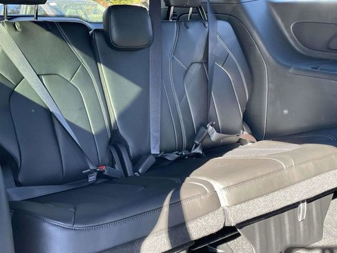 New 2026 Chrysler Pacifica Select image 32