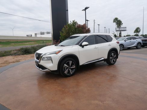 Used 2021 Nissan Rogue Platinum image 5