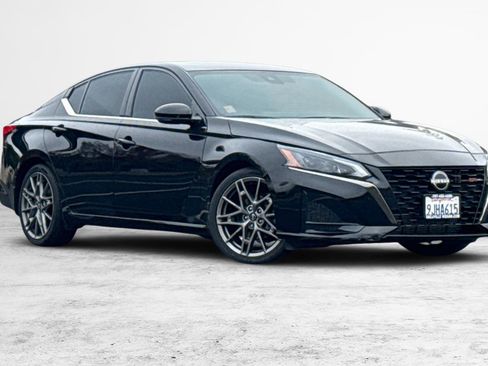 Used 2024 Nissan Altima 2.0 SR image 2