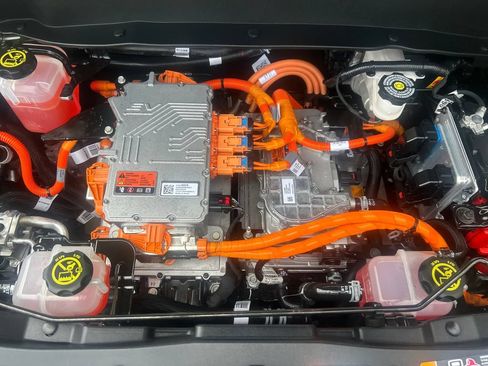 Used 2023 Chevrolet Bolt EUV Premier w/ Sun & Sound Package FWD image 23