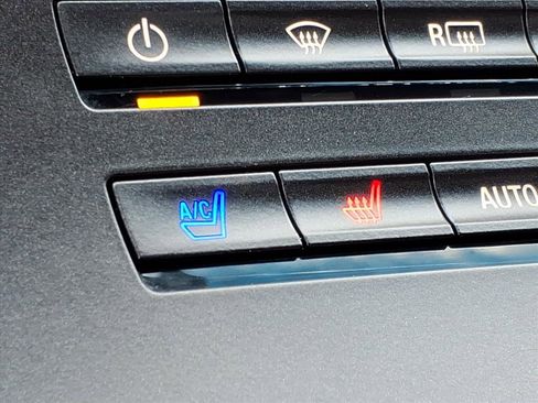 Used 2016 Lincoln MKX Reserve w/ Technology Package image 10